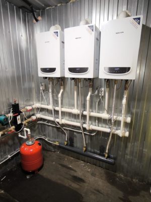 Монтаж газовых котлов Навьен в ангаре